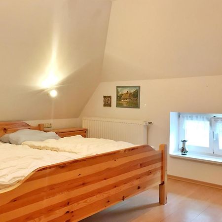 Kleine Reetgedeckte Doppelhaushaelfte In Idyllischer Lage Nardevitz Exterior photo